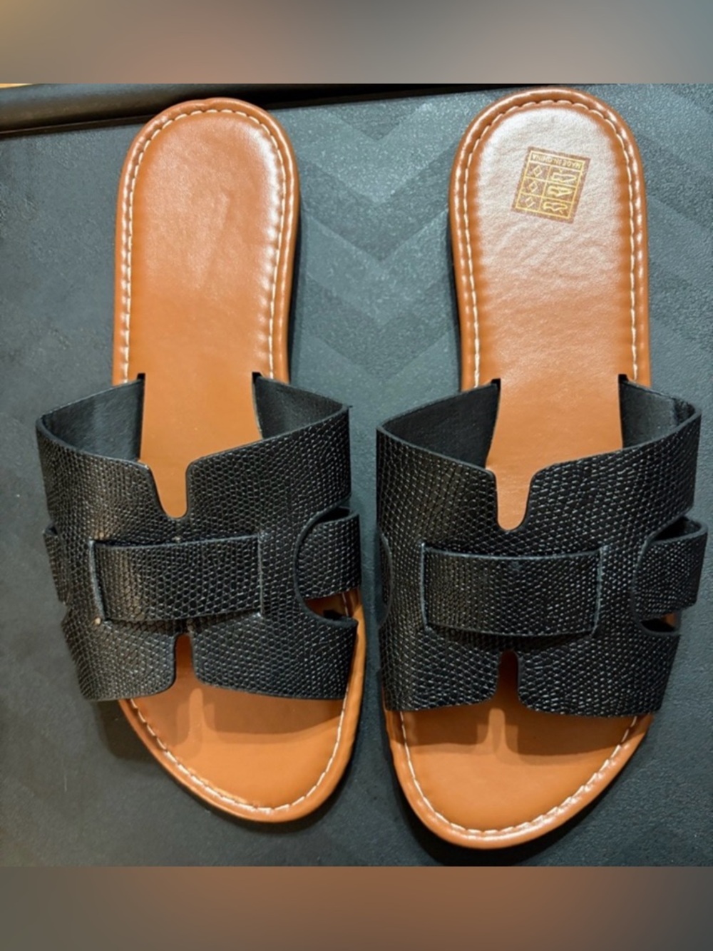 ✨ Chic Black Croc Embossed Slide Sandals | Size 39 (US 8/8.5 | EUC✨